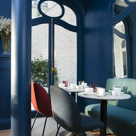 Celeste Batignolles Montmartre 4*